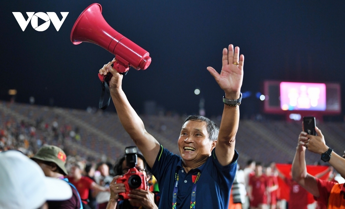 FIFA honours head coach of Vietnamese women's team